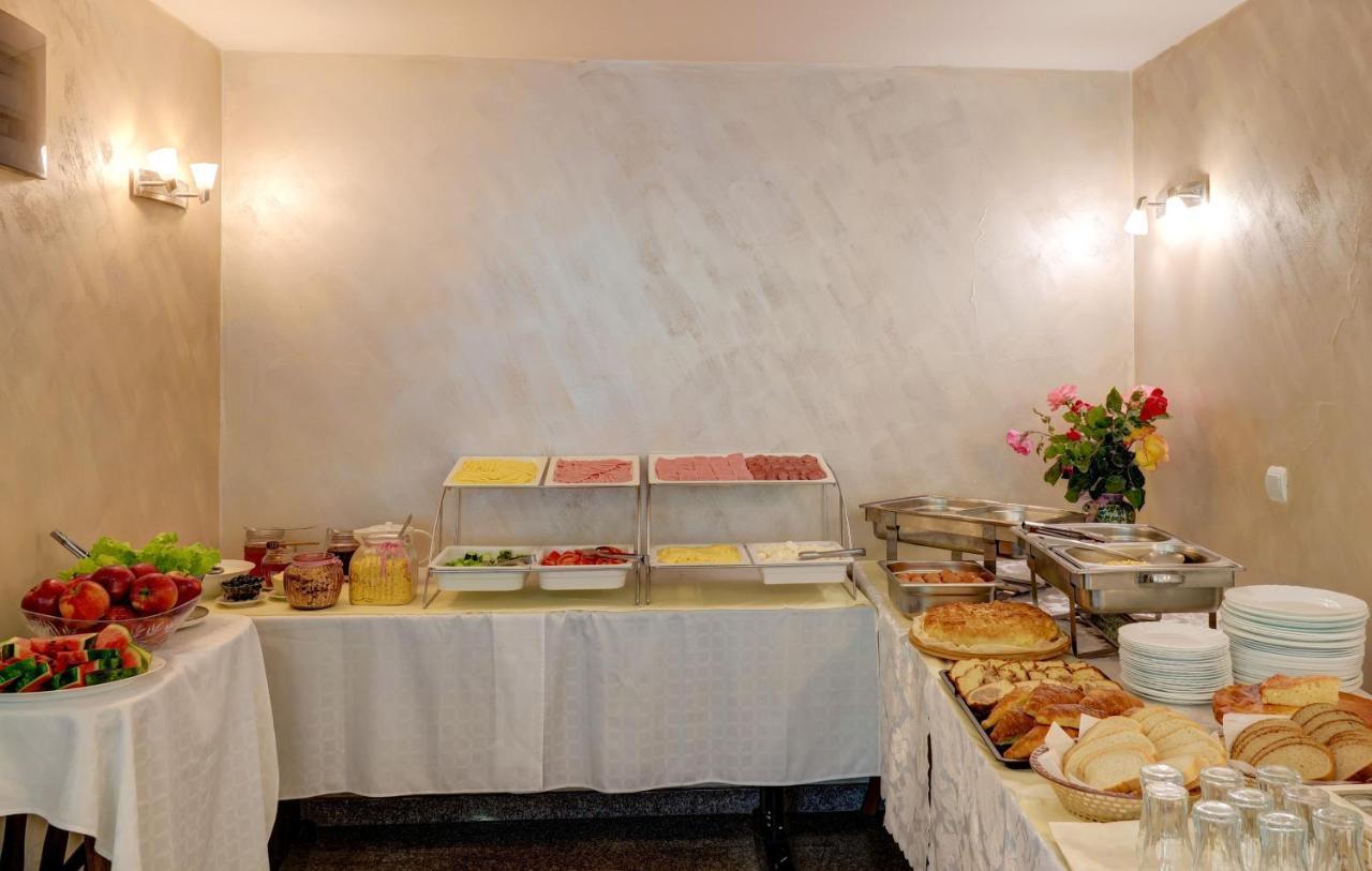 Family Hotel Jupiter Балчик Экстерьер фото