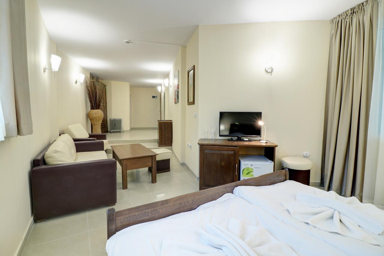 Family Hotel Jupiter Балчик Экстерьер фото