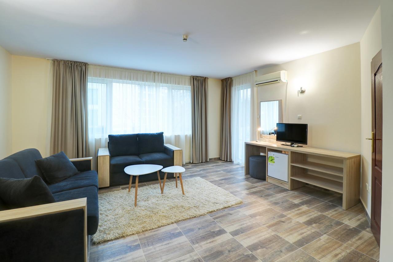 Family Hotel Jupiter Балчик Экстерьер фото