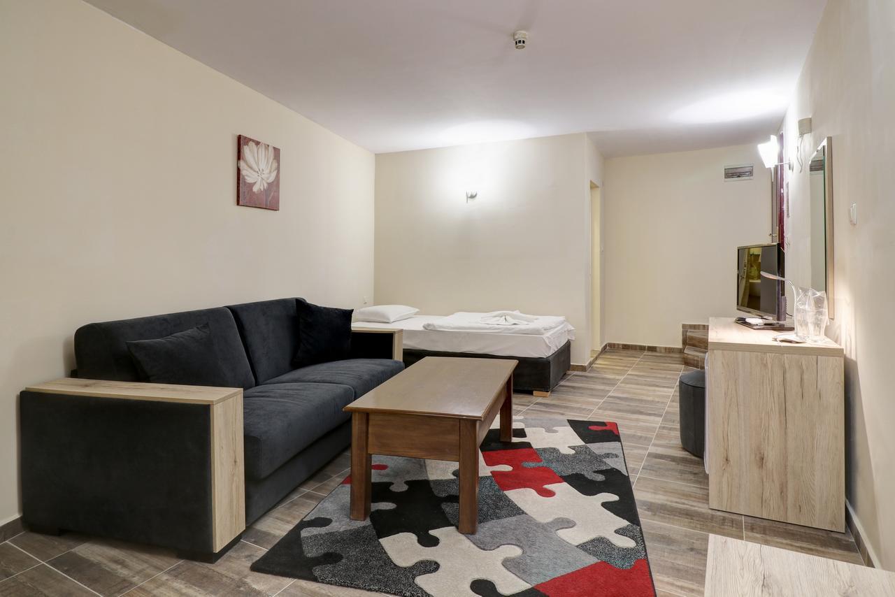Family Hotel Jupiter Балчик Экстерьер фото